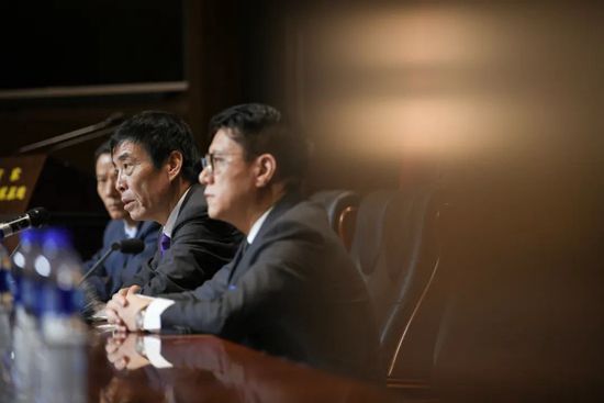 女演员裸体网球